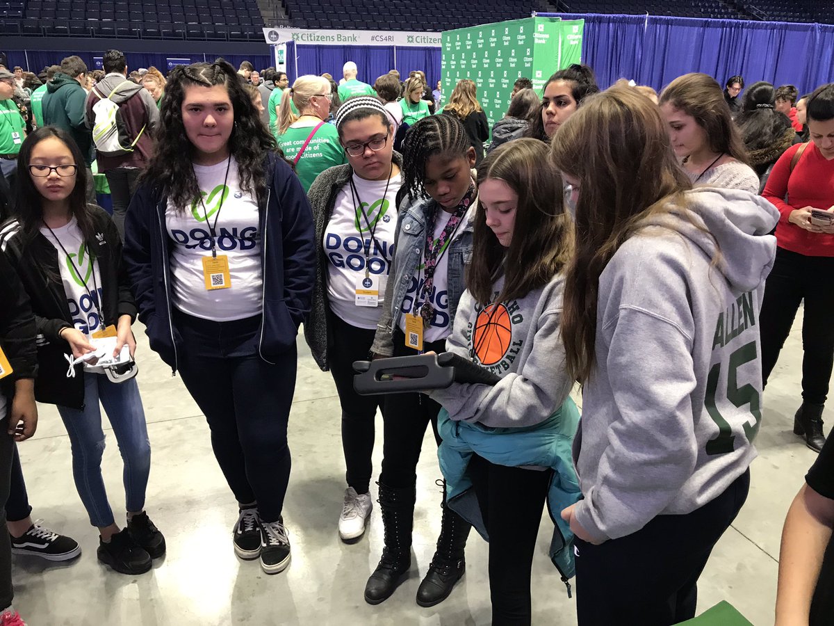 chopper_bryan's tweet photo. @CharihoRegional middle school students #cs4ri #chariholearns https://t.co/Vqg3wEKPt3