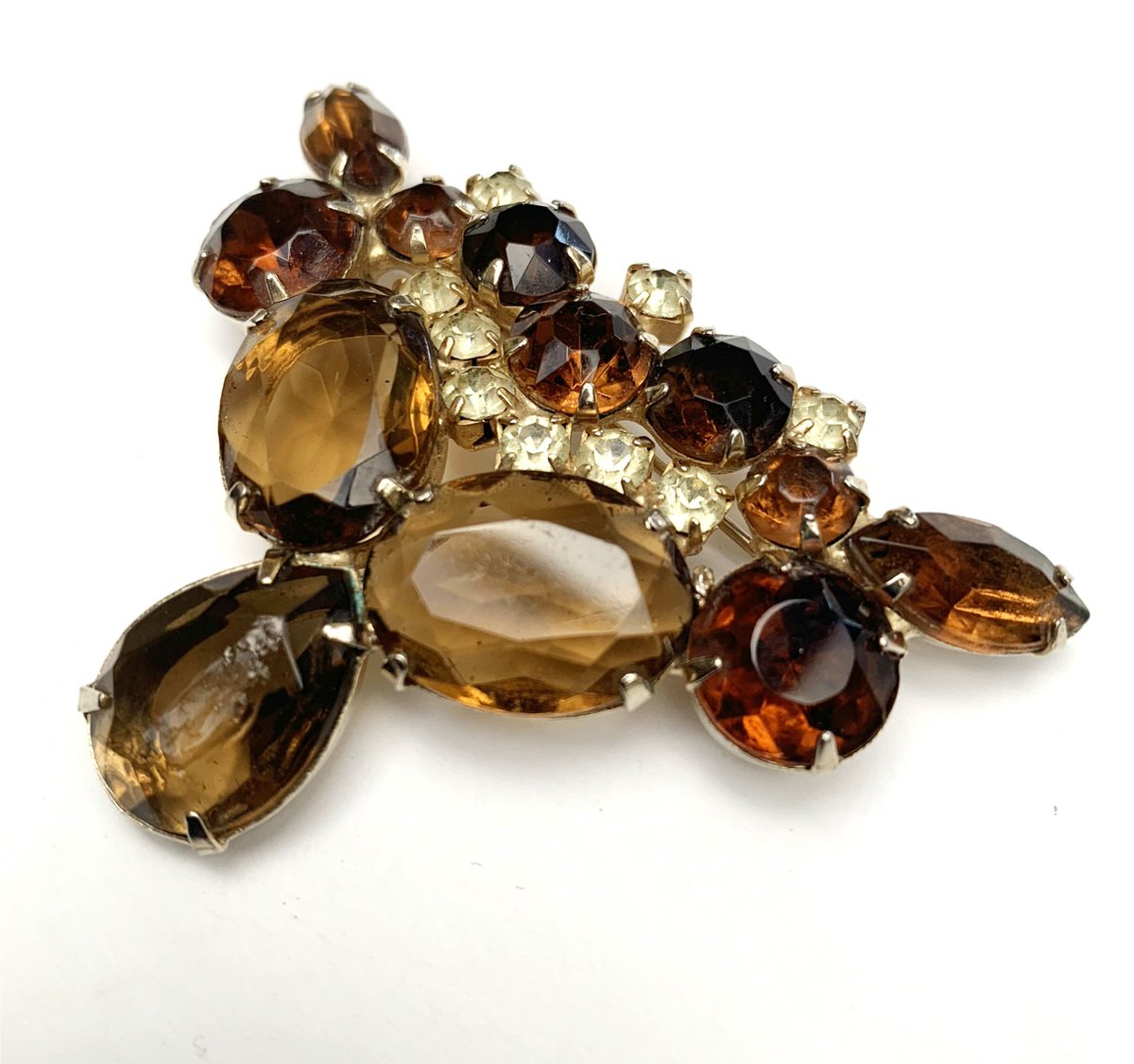 serendipitytrea's tweet photo. Excited to share the latest addition to my #etsy shop: Rhinestone Brooch Root Beer Brown Yellow Crystal Open back Gold plated Metal Mid Century Atomic Pin https://t.co/BM1Atm5qah #jewelry #brooch #brown #gold #glass #rhinestonebrooch #atomicbrooch #midcentury #serendip https://t.co/NCPqXVdNvP