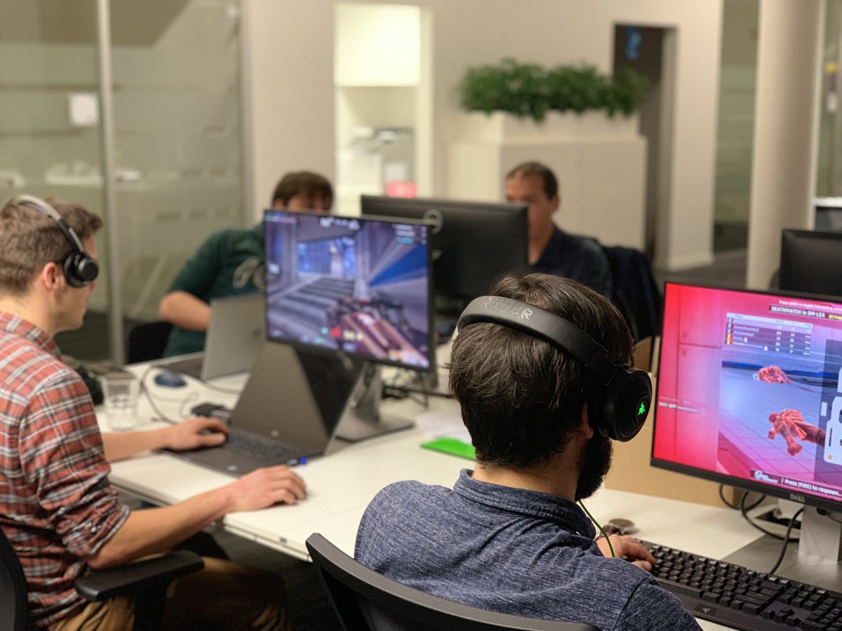 sweet_mustard's tweet photo. Games, pizza &amp; Sweeties. Perfect recipe for an awesome game night. Just play, have fun &amp; enjoy games with friends.
#gaming #games #friends #pizza #unrealtournament #overwatch #rayman #counterstrike #sweetmustard #sweeties https://t.co/hK5PXcNSjt
