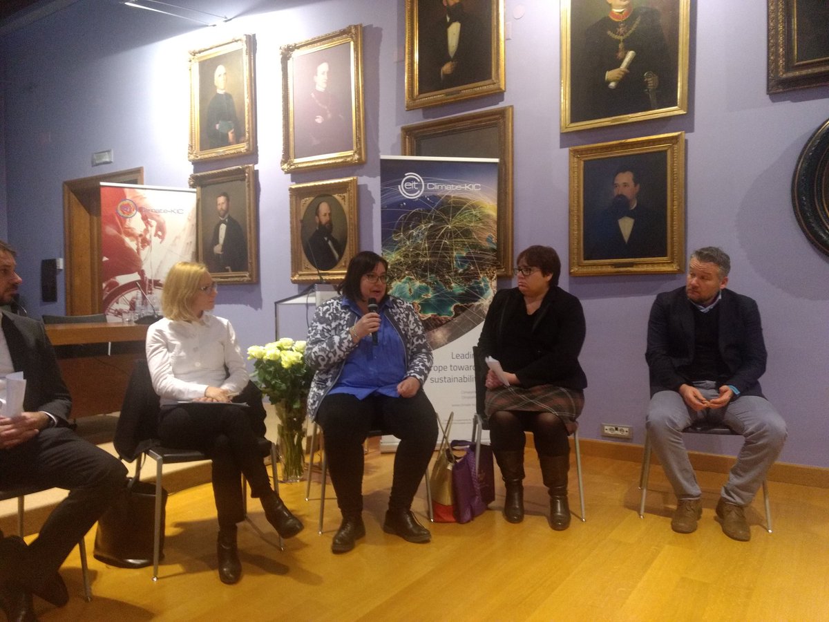 Julia Panny tweet media