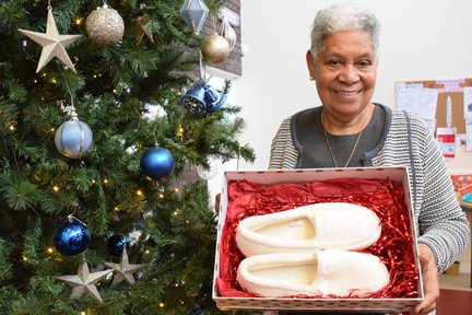 Buying well-fitted slippers as a gift for someone at #Christmas can help prevent falling. ow.ly/h5mX30mXnmh #Health