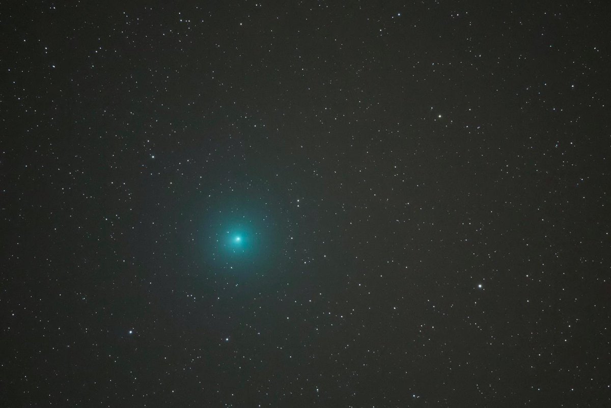 Estamos a solo tres días de la máxima aproximación a la Tierra del cometa Wirtanen. No es un cometa que vaya a pasar a la historia por su espectacularidad, pero se puede ver con prismáticos. ¿Queréis saber cómo? bit.ly/2UH2DII
