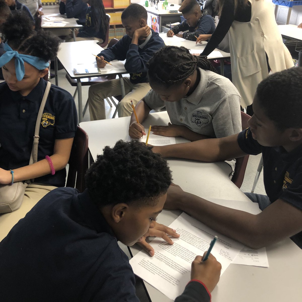 willwolverines's tweet photo. Students are working hard to find the most important ideas in their text!  #kippdc #findingthegist https://t.co/VKqdMFaGDK