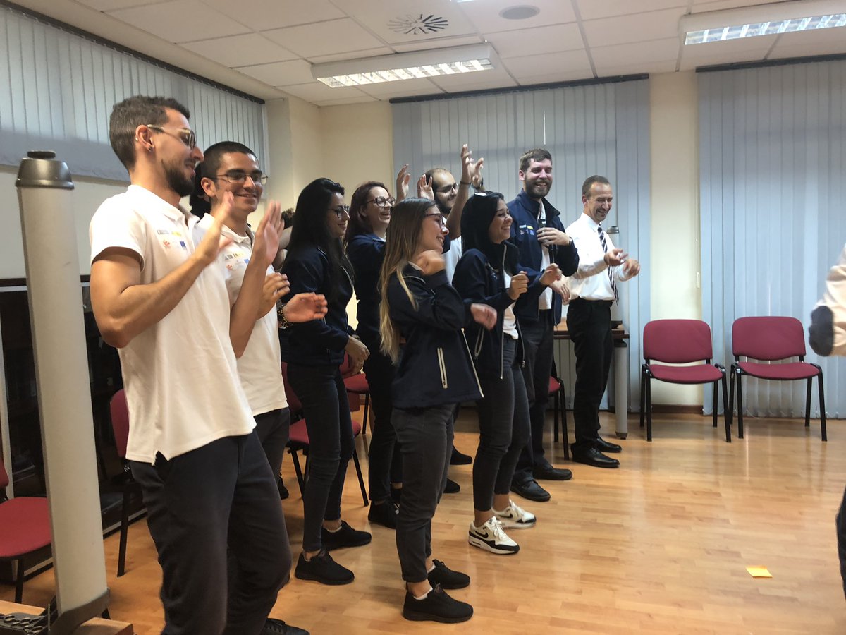 Co_talent_'s tweet image. Este lunes volvimos a estar con los participantes del PFAE-GJ ENJOY SANTA CRUZ. Estuvimos trabajando la gestión del conflicto y les queremos felicitar por el trabajo personal que están haciendo. 
•
•
•
#coaching #pnl #cotalent