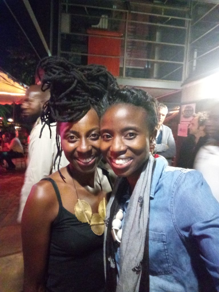 EthneticMe's tweet photo. Hello! Have you met an artist who smiles throughout her performance? If not you need to watch @HopeMasike she is as amazing as she is beautiful
#gwenyambirakadzi
#legendsinourmidst
#hopemasike
#hanziwelookalike
#donthate
#tsubvubone
#blurredpeopleeffect😂😂 https://t.co/44jsoDyYfV