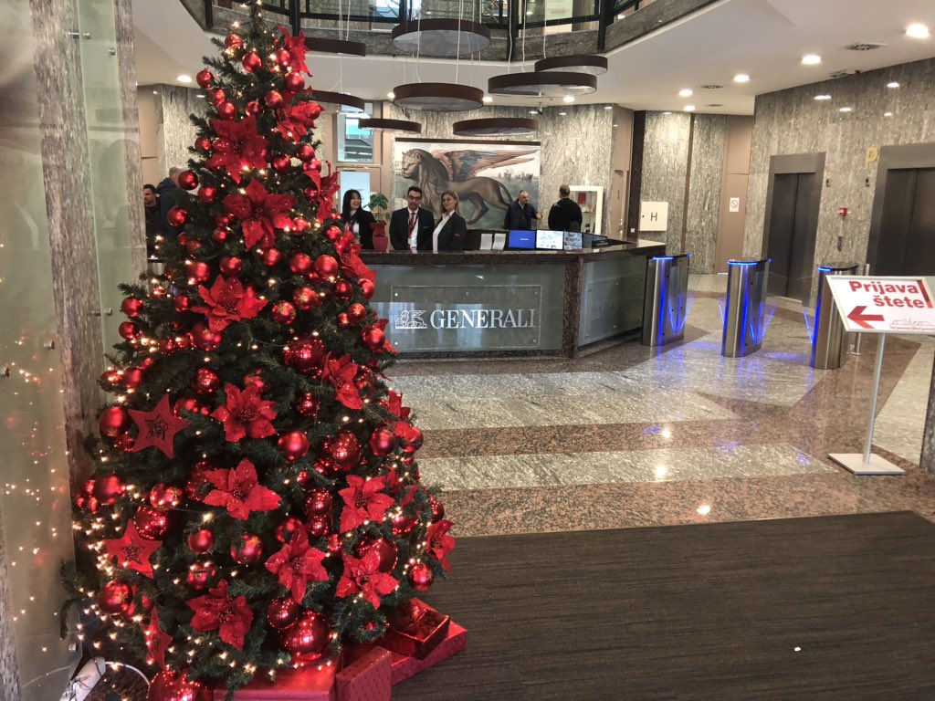 Praznici nam stizu 🌲🌲🌲 https://t.co/RYc7dvjwPH