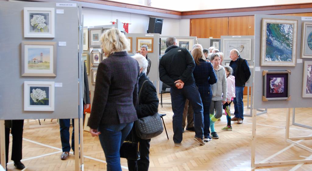 December's Tyne Valley Art Fair is this Saturday 15th December in Trinity Church Hall, Beaumont St, #Hexham, 10.30-4pm. Local artworks galore. 🎨🎁🎄 Free entry. #Tynedale #Northumberland #art #NEFollowers <a href="/VisitHexham/">VisitHexham</a> <a href="/OxfamHexham/">Oxfam Hexham</a> <a href="/hexhamcourant/">Hexham Courant</a>