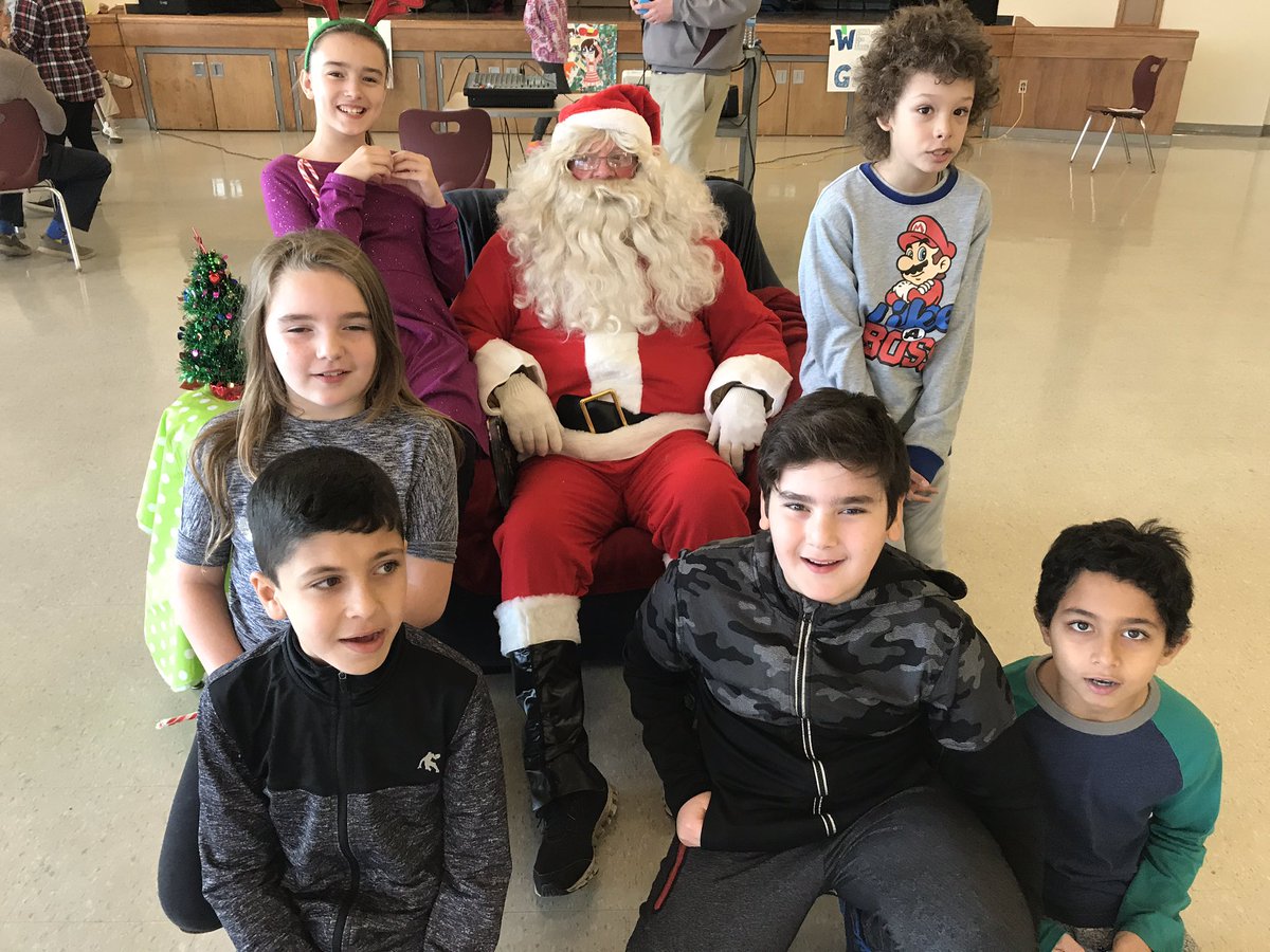 General Brock Bulldogs (a few years away from being Westview Falcons) enjoying Falcon-Fest!!!! Thank you for inviting us!! <a href="/gecdsbpro/">GECDSB PR</a> @Brockbulldogs <a href="/WestviewFreedom/">Westview Freedom</a>