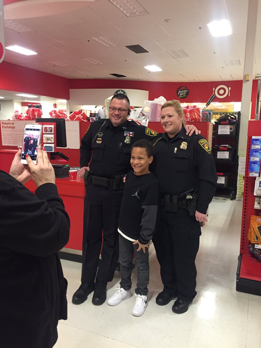 jmheidisch's tweet photo. Awesome Heroes and Helpers event at Commerce Target T0896!#HeroesandHelpers @kmillstgt @AndreaGrove08 @Olivia_Killion https://t.co/OFmP4g9Y12