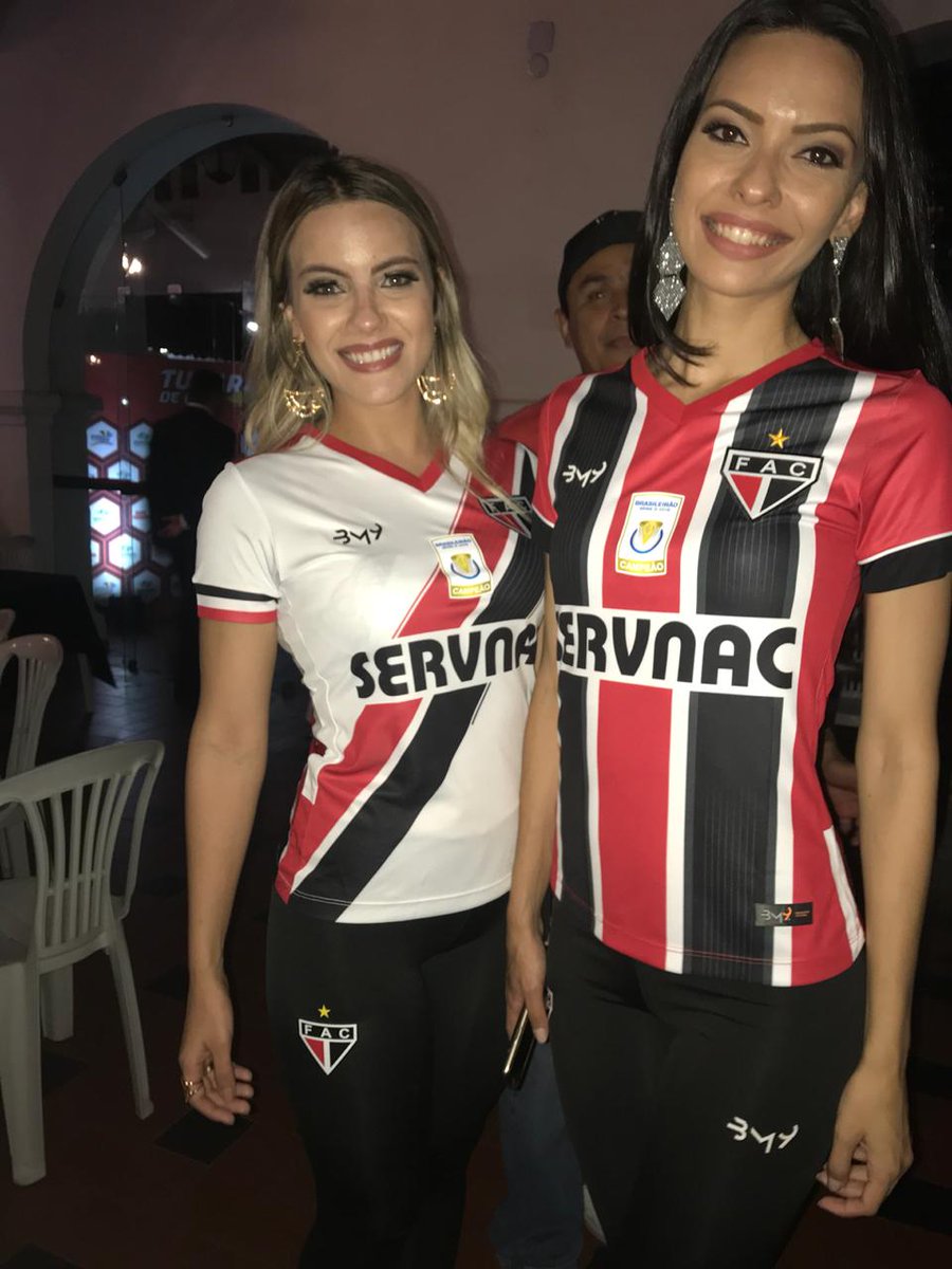 ericorbc's tweet image. Olha aí, @SerieC_! Pra embelezar mais ainda o seu cenário com os novos mantos do @ferroviario! Mas não se empolgue muito porque queremos continuar subindo.. ; ) Para mais informações: bit.ly/2rBQ4RD