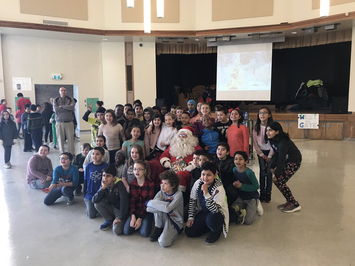 More Falcon-Fest fun with Santa! @Brockbulldogs <a href="/gecdsbpro/">GECDSB PR</a> <a href="/WestviewFreedom/">Westview Freedom</a>