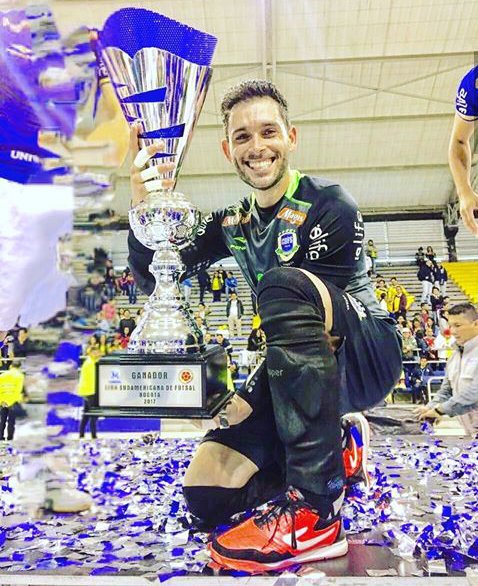 SCCPFutsal's tweet photo. Primeiro reforço para a temporada 2019!

O paredão @GoleiroTiago acertou contrato com o Corinthians/UNIP, contrato de dois anos.

Seja bem vindo, monstro! 👏👏👏👊🙌🙏

#CorinthiansFutsal

#VaiCorinthians ⚫⚪ https://t.co/iCo3TUe5Jg