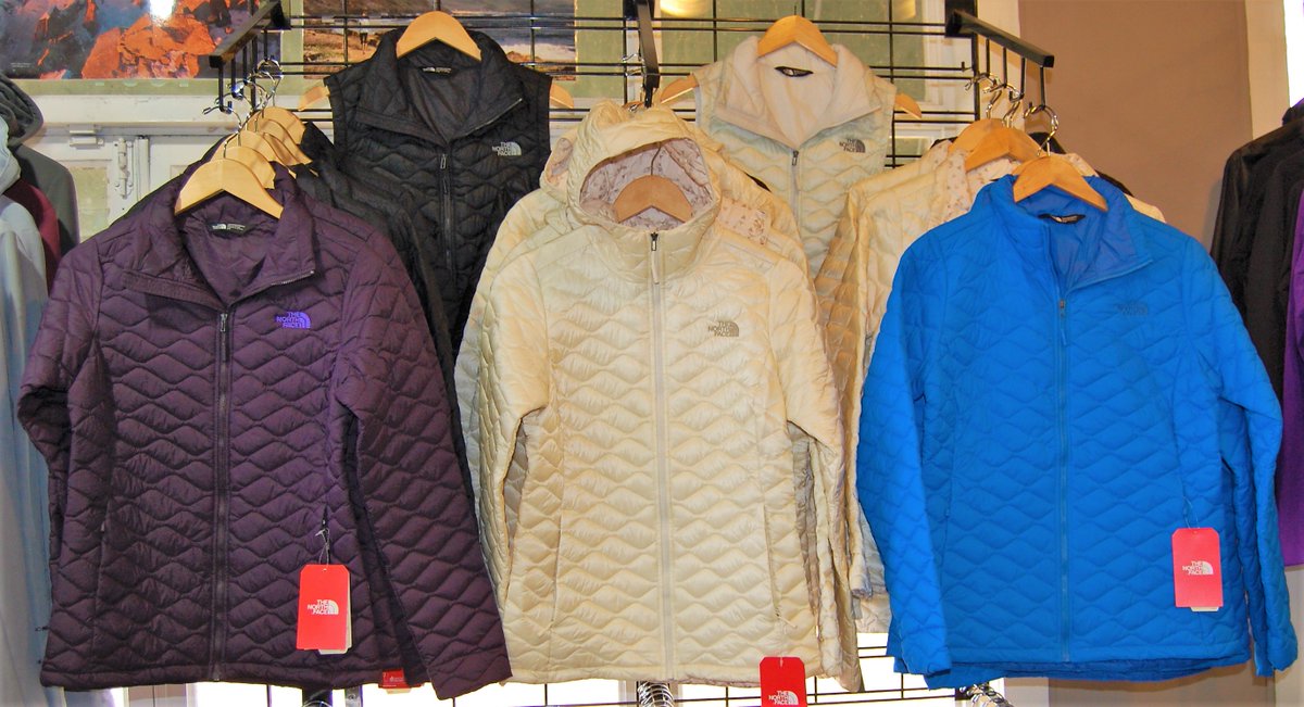 GadsdenOutfit's tweet photo. Women's Jackets &amp; Vests make great Gifts - The North Face Thermoball FZ &amp; Mossbud Reversible &amp; Summit Series Unlimited Jacket #ShopatGO#GadsdenOutfitters #GOChristmas #ChristmasGifts #StockingStuffers https://t.co/yvXEErSYHX