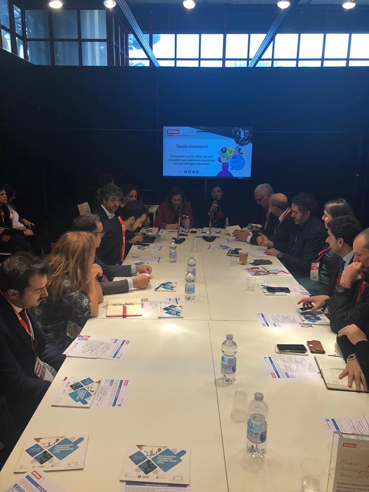 Tavolo degli innovatori con i principali operatori ecosistema innovazione campano e nazionale. Tra gli interventi anche quello del nostro DG che ha presentato la call per startup, spinoff e pmi per percorsi di internazionalizzazione in Cina. #smau <a href="/smaunotes/">SMAU</a> @campaniacompetitiva