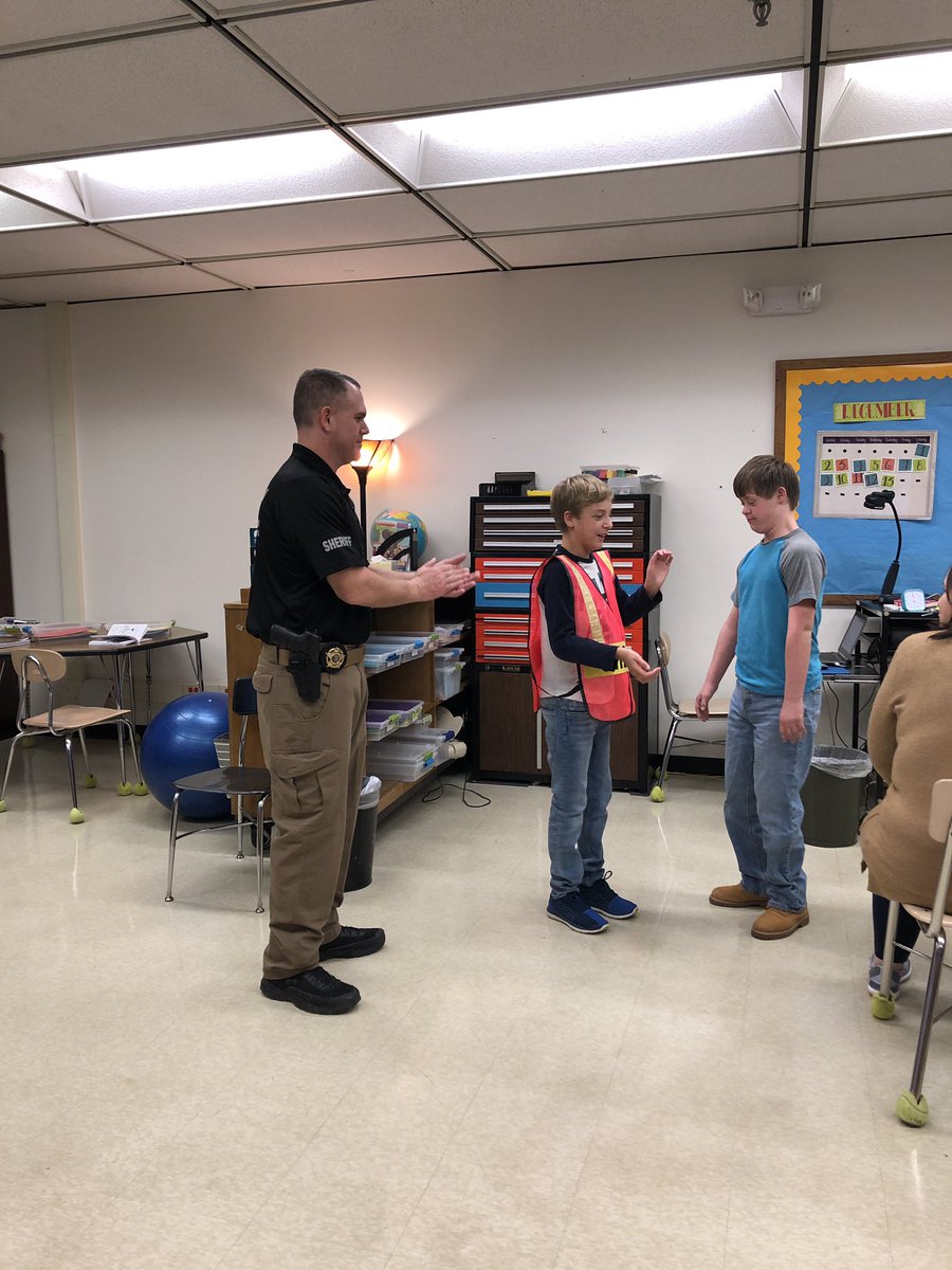 KarenHessLCSWC's tweet photo. Be Safe Program at Middletown Middle. Thank You Deputy Davies! https://t.co/yuX170LVVP