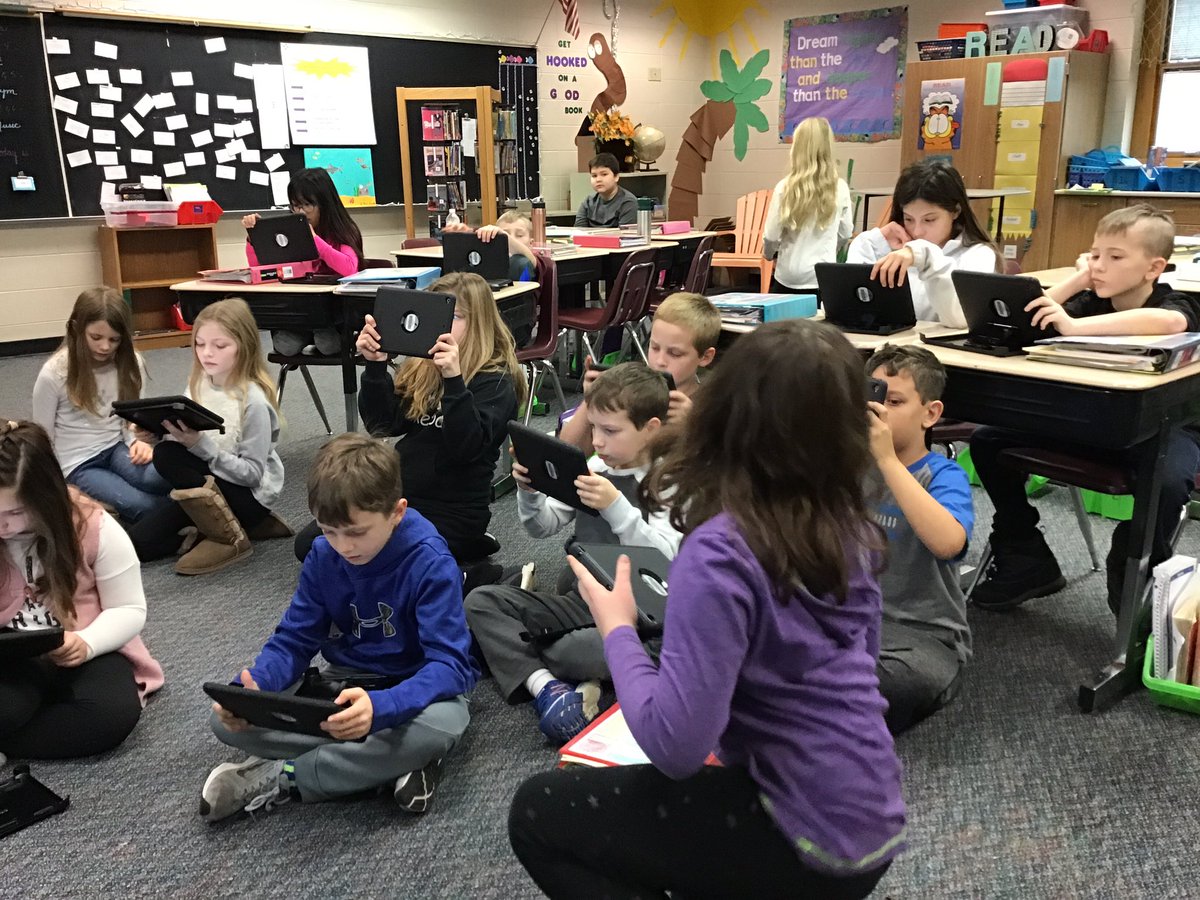 MsReese4thNIS's tweet photo. 207 in action, adding to our electronic portfolios #MiltonInnovation https://t.co/gEbLxVJ5PW