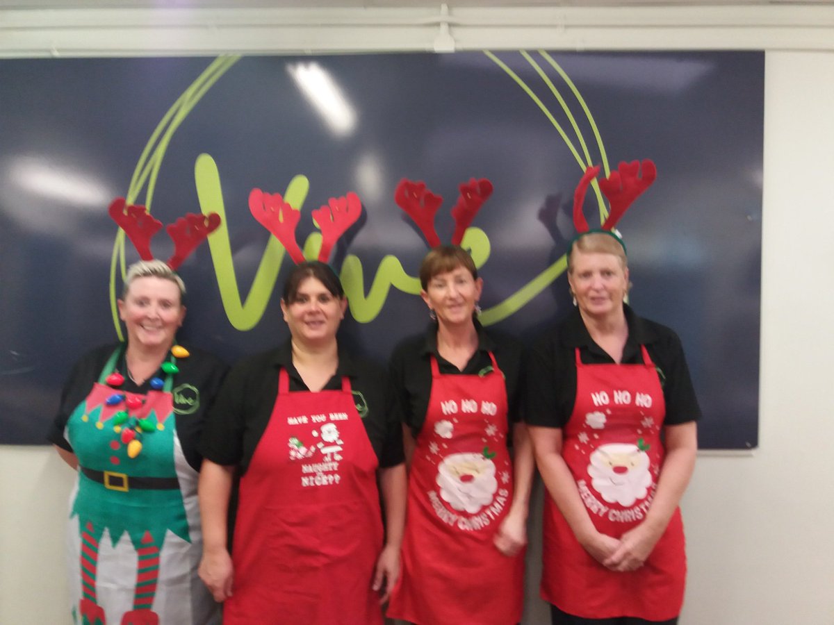 SueMahoney62's tweet image. Another awesome Christmas lunch. Thank you Sid and the team at Hadleigh High School. #Vertas