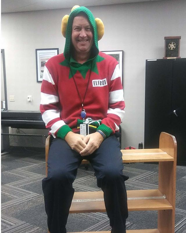 MCC_Lib's tweet photo. Dan, our Elf on a Shelving Cart! #MCCLibWaco #DirectorDan #ChristmasatMCC https://t.co/UVx8qgboMR