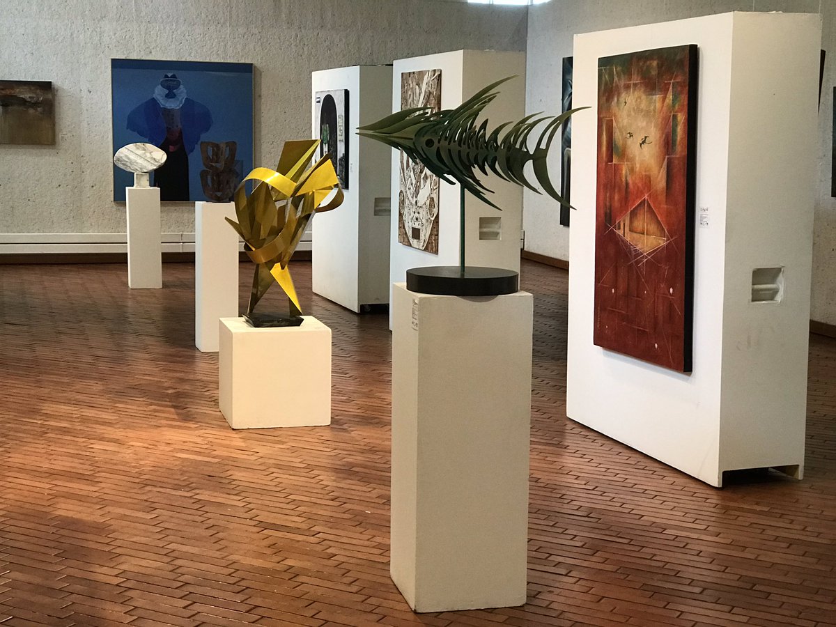 subaalcaldia's tweet image. Desde la biblioteca Julio Mario Santodomingo se expone la - XI Bienal internacional de arte Suba 2019 -. El evento que se realiza cada dos años,  fomenta y divulga el arte y la cultura de artistas de la localidad e internacionales. ☑️