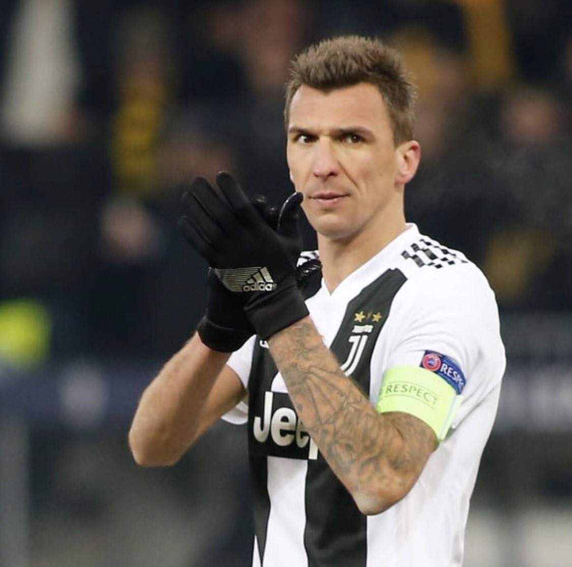 Impariamo da questa partita e andiamo avanti 💪🏻 Abbiamo vinto il gruppo e ci siamo qualificati per il prossimo turno: è tutto ciò che conta 👍🏻 Grazie per il supporto, come sempre! 👊🏻
⚪️⚫️ #UCL #forzajuve #finoallafine #stepbystep #neverstop #juvespirit #mm17🌪