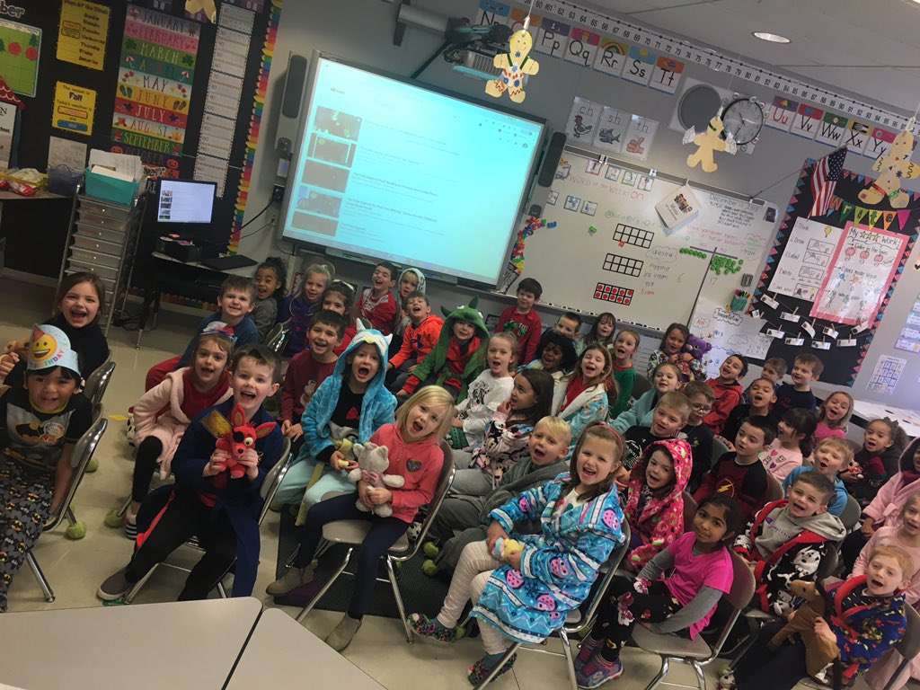 K2MrsG's tweet photo. All aboard the Polar Express! 🚂@SASD_Vernfield @FogleCheri https://t.co/ZROOppZDiT