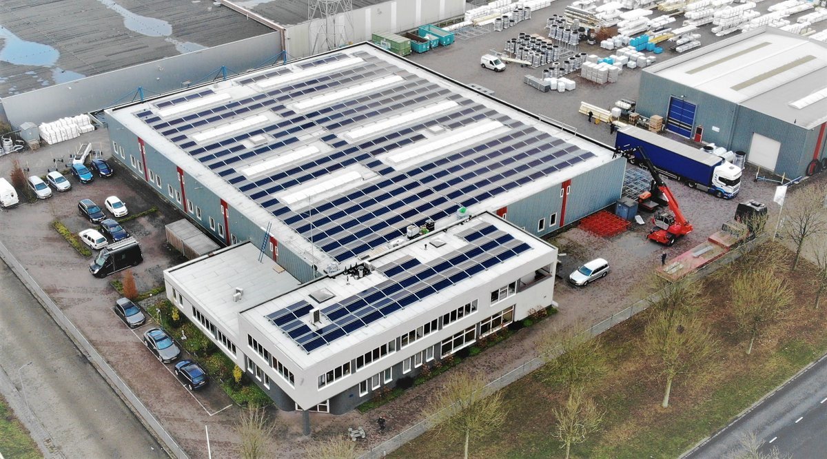 @VRM_Apeldoorn wekt met 582 zonnepanelen op het dak bijna de helft van eigen energie op. Als ondernemer zelf aan de slag met energie? De adviseurs van @energiekeregio, de Taskforce Zonne-energie en energieregisseur Han Meurs helpen graag verder. Kijk op apeldoorn.nl/bedrijven-en-e…
