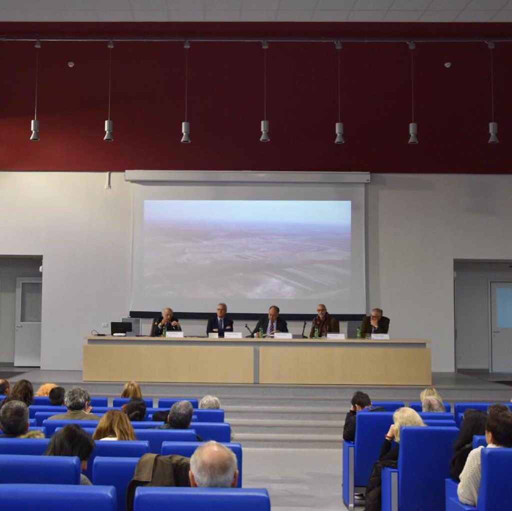 SapienzaRoma's tweet photo. #now: Inaugurazione all’Edificio Marco Polo del Grande Archivio di Ebla ricostruito fedelmente in scala 1:1, alla presenza di Paolo Matthiae e Francesco Rutelli (ora, circ. Tiburtina 4) ➡️ https://t.co/Qa6wjDQ94G #Dsa_Sapienza https://t.co/0XsGH8WEff