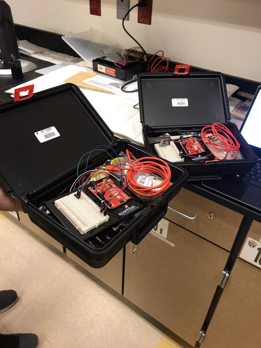WindhamIceEyes's tweet photo. Today we began programming our radios! This is an exciting step for our project #team #work https://t.co/EVkN1VyO0G