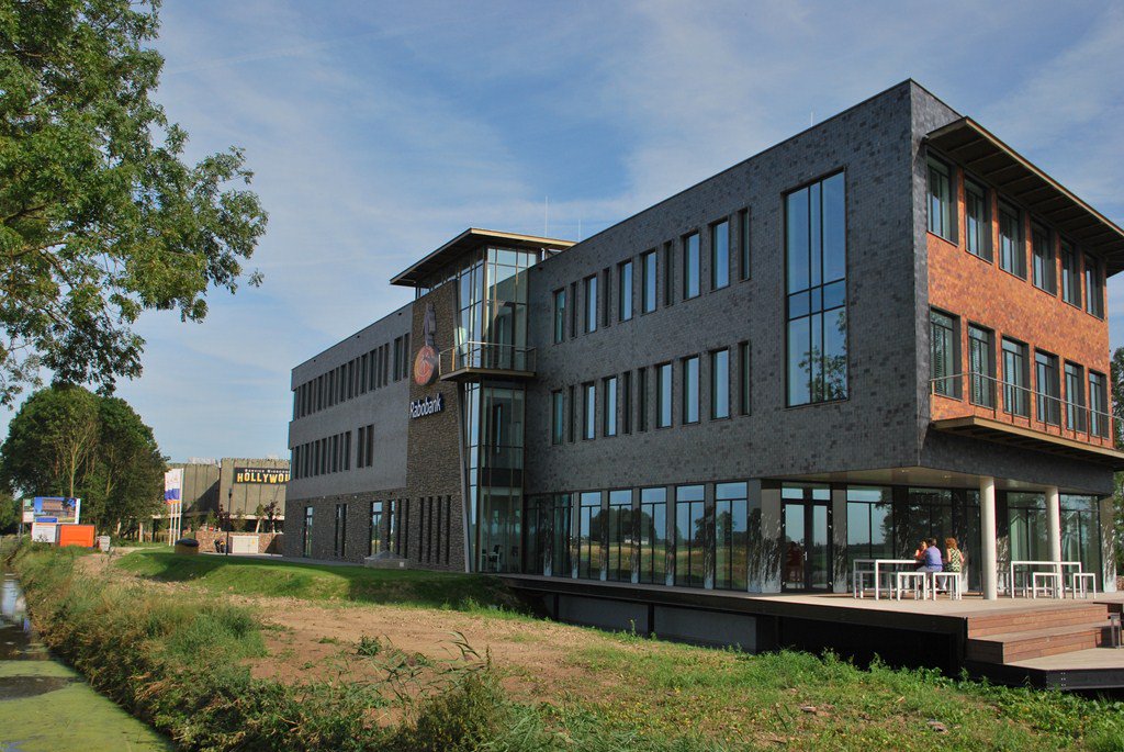 Woensdag 2 januari wordt in de nieuwste gemeente van de provincie Noord-Brabant de eerste gemeenteraad van Altena geïnstalleerd. U bent daarbij van harte welkom.
Donderdag 3 januari zijn wij u weer graag van dienst. Het programma en andere informatie 👉altena2019.nl/altena/nieuws_…