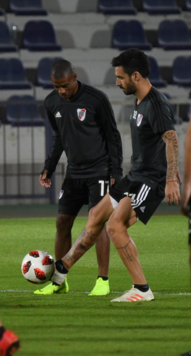 #River continúa su trabajo en Al Ain 🇦🇪
💪 Realizó ejercicios físicos de potencia aeróbica y actividades físico-técnicas ⚽️
#VamosRiver ⚪️🔴⚪️