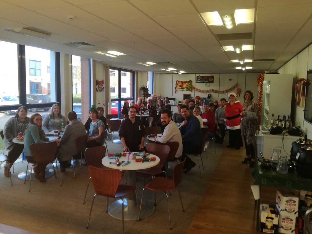 MyMoveIn's tweet image. FCC Paragon’s #Christmas lunch took place today, where a range of delicious food, drinks and desserts were served!    

Thank you to Andy and Hayley who prepared the lunch as well as Janie and Kay who served everyone!