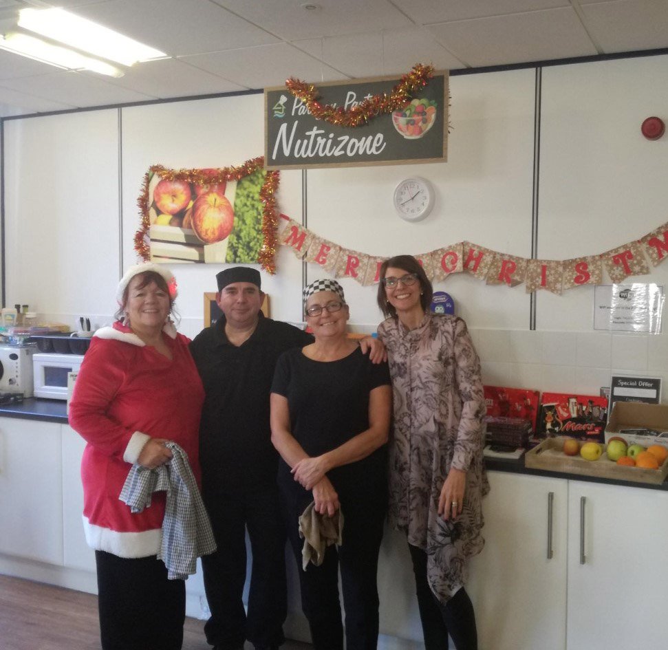 MyMoveIn's tweet image. FCC Paragon’s #Christmas lunch took place today, where a range of delicious food, drinks and desserts were served!    

Thank you to Andy and Hayley who prepared the lunch as well as Janie and Kay who served everyone!