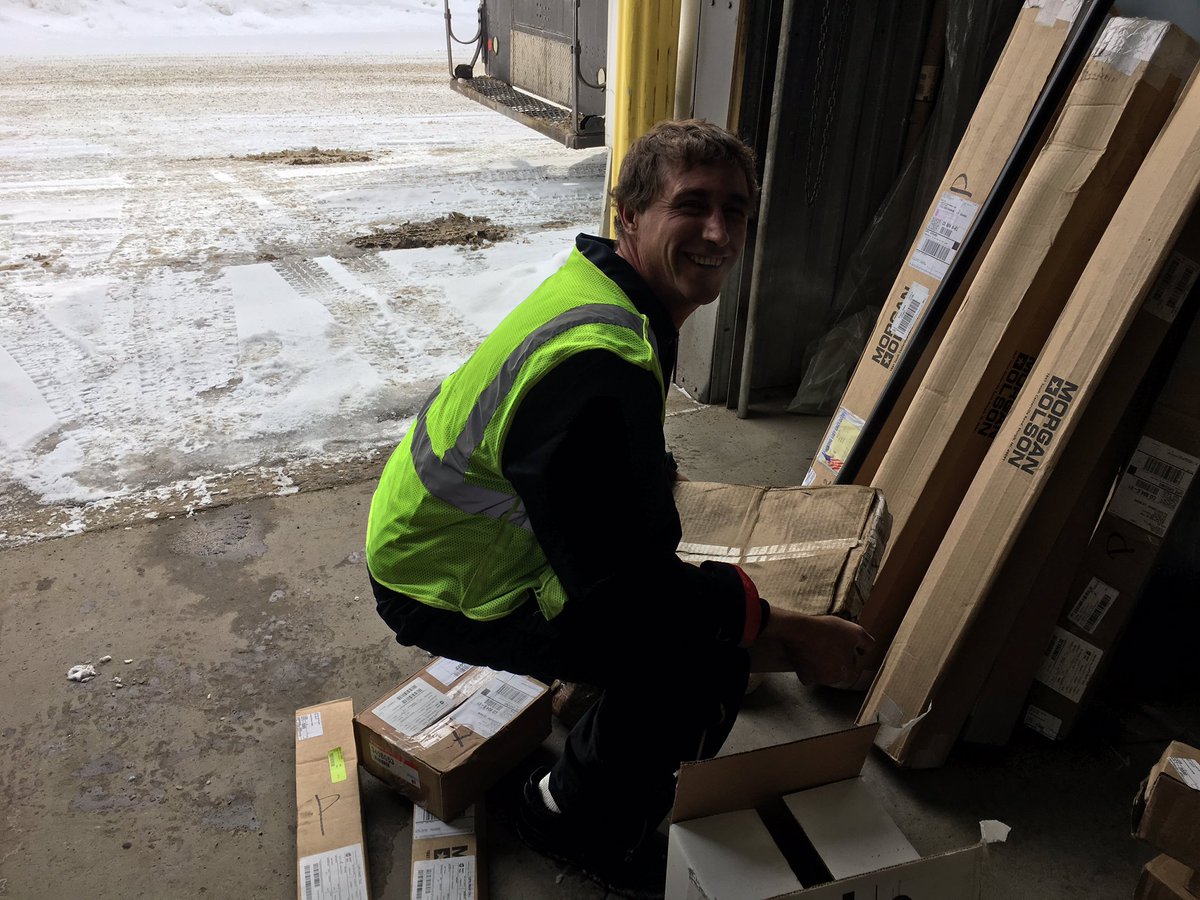 Mike Welch #CaughtSafely using the 8 keys to lifting and lowering. Great job with always following the proper methods Mike.<a href="/kennethcherry26/">Kenneth</a> @DesertMTUPSers #automotiveDM <a href="/MikeBackus4/">Mike Backus</a> @