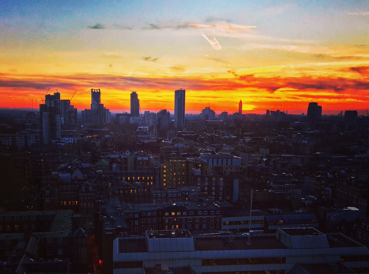 adam_cannon's tweet image. #sunsetfrommydesk #londonsunset