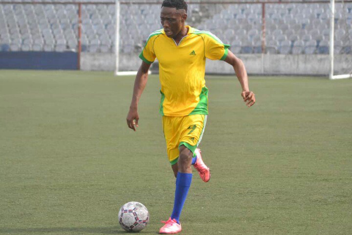 CorporatePH6Ltd's tweet image. #SightsAndSound of the #SWANHenryKalioCup18 Seen here is @ChumaNnoli seems to be telling #PidginCommentator @Sawadinho1 &quot;calm your head, get me tha goal&quot;. @mekus102 @OgaNlaMedia @RandaAndrew @Tunde_Bello @ojeksaikhoje @ikwerreman @fisayodairo @Kofi_Bartels @NigeriaInfoPH @dtonte