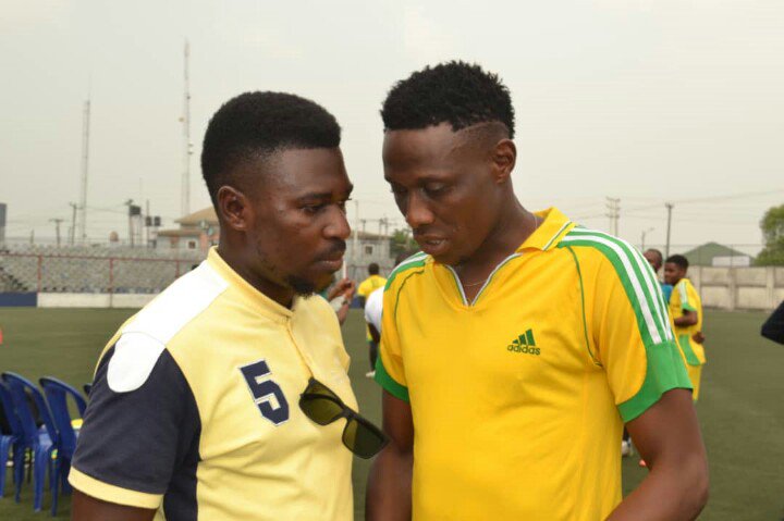 CorporatePH6Ltd's tweet image. #SightsAndSound of the #SWANHenryKalioCup18 Seen here is @ChumaNnoli seems to be telling #PidginCommentator @Sawadinho1 &quot;calm your head, get me tha goal&quot;. @mekus102 @OgaNlaMedia @RandaAndrew @Tunde_Bello @ojeksaikhoje @ikwerreman @fisayodairo @Kofi_Bartels @NigeriaInfoPH @dtonte