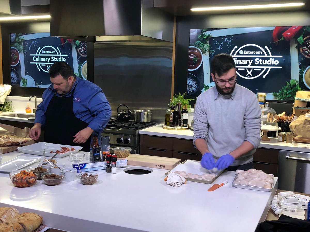 GatesAir's tweet photo. GatesAir was excited to sponsor a special Chicago Chapter 26 SBE Meeting at the Entercom Culinary Studio which included a cooking demonstration from our very own Chef Tony! #TV #Radio #CulinaryStudio #SBE #Broadcasting #Transmission https://t.co/Jl7Qzi57SR
