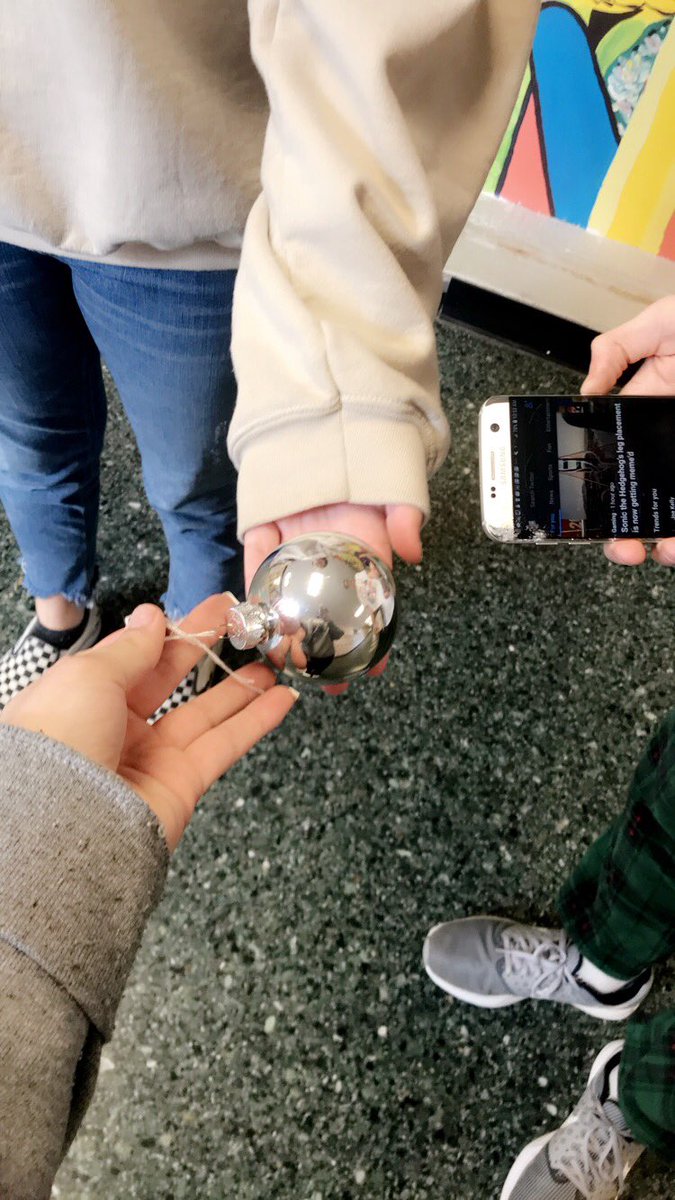 nataliiewalkerr's tweet photo. @SRoss_LVHS_Prin @LVHSTechEd @CoachDawson25 #chemistTREE #trapchemistry Ornaments for teachers! https://t.co/YFB9DdVmCY