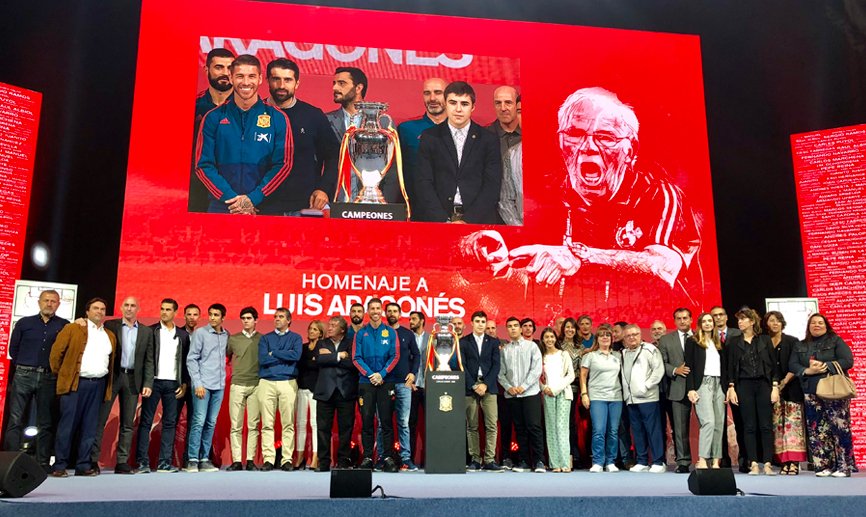 🚨 Tenemos una buena noticia que darte... ¿Estás preparado? ¡AHÍ VA!
⚠ OFICIAL | La RFEF y Amazon @PrimeVideoES llegan a un acuerdo para la emisión del documental 'Luis, el sabio del éxito'
ℹ Más info: http://bit.ly/Documental131218 …