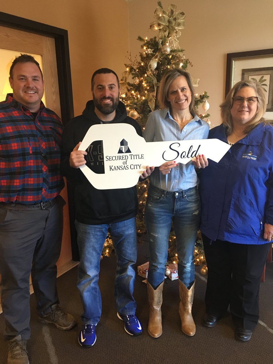 securedtitlekc's tweet photo. Congrats to the new homeowners!! We love working with Brandon Decker with ReeceNichols Roberts and Nancy McDougal at First State Bank & Trust! #securedtitlekc #kcrealestate https://t.co/DFkXHo355F