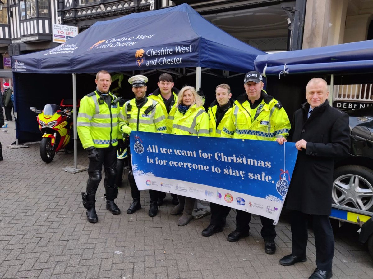 ChesterCityPol's tweet photo. Cheshire Police, Fire and Rescue, Chester BID and CW&C were in #chestercitycentre today promoting the message to #staysafe this Christmas.
#staysafe
#digitalvan
#allwewant
#hereforcommunities https://t.co/hU8ONNjyuQ