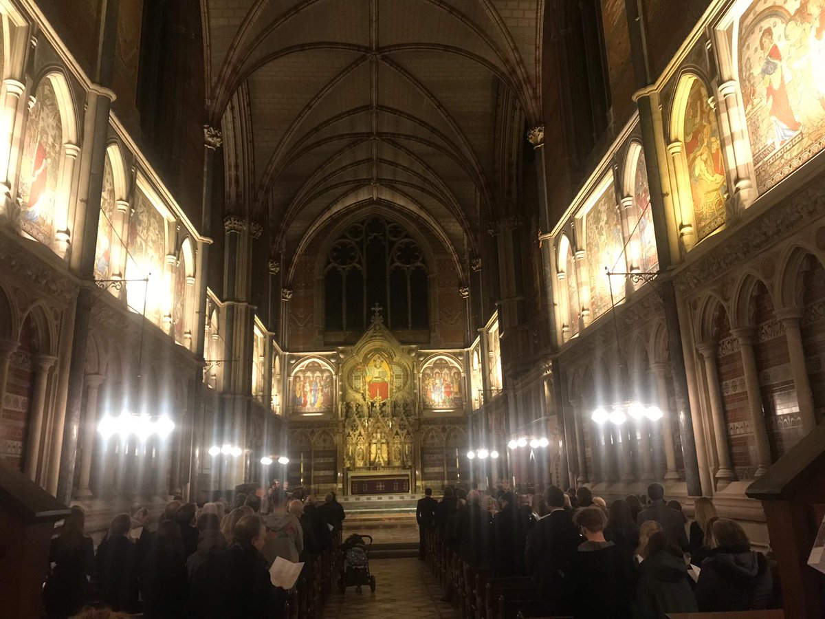 A beautiful #CarolService @KebleOxford chapel last night. Thank you all for singing your hearts out and the generous donations in support of @rosyoxfordshire - a whopping £490 raised! @Bidwells