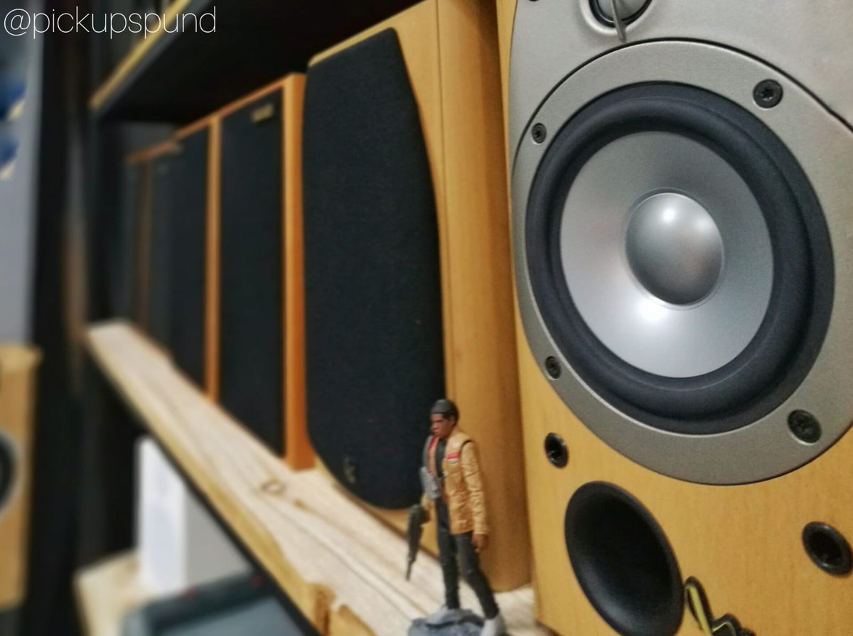 Envuélvete de tu sonido favorito con esta preciosidad de altavoces.
#pickupsound #sound #monitores #sonido #musica #disfruta #jerez #navidad #sonidoenvolvente #regalodereyes #regalitosmolones #altavocescompactos #diseño #creoquemipadreesunelfo