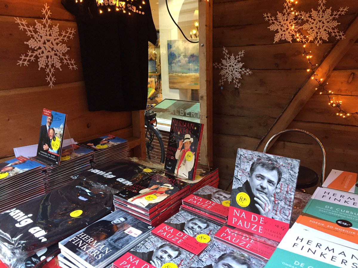 KROAMSCHUDDEN IN ALMELO ....

De door HERMAN FINKERS gesigneerde archiefexemplaren op de aftrap van Bethlehem Boulevard was de verkoopsensatie bij de kroam van Broekhuis. 
Naar verwachting is de kroam voor het weekend geschud. Daarna gaan we verder met Herman van Veen....