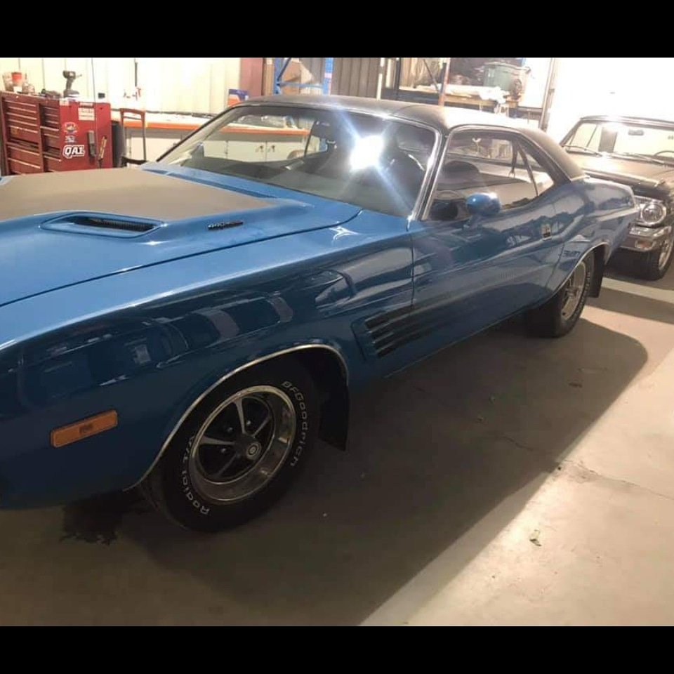 DavidPMacKenzi1's tweet photo. My car is finished and ready to come home. New paint, roof and more!! Looks amazing!! https://t.co/SoW8QdWllN