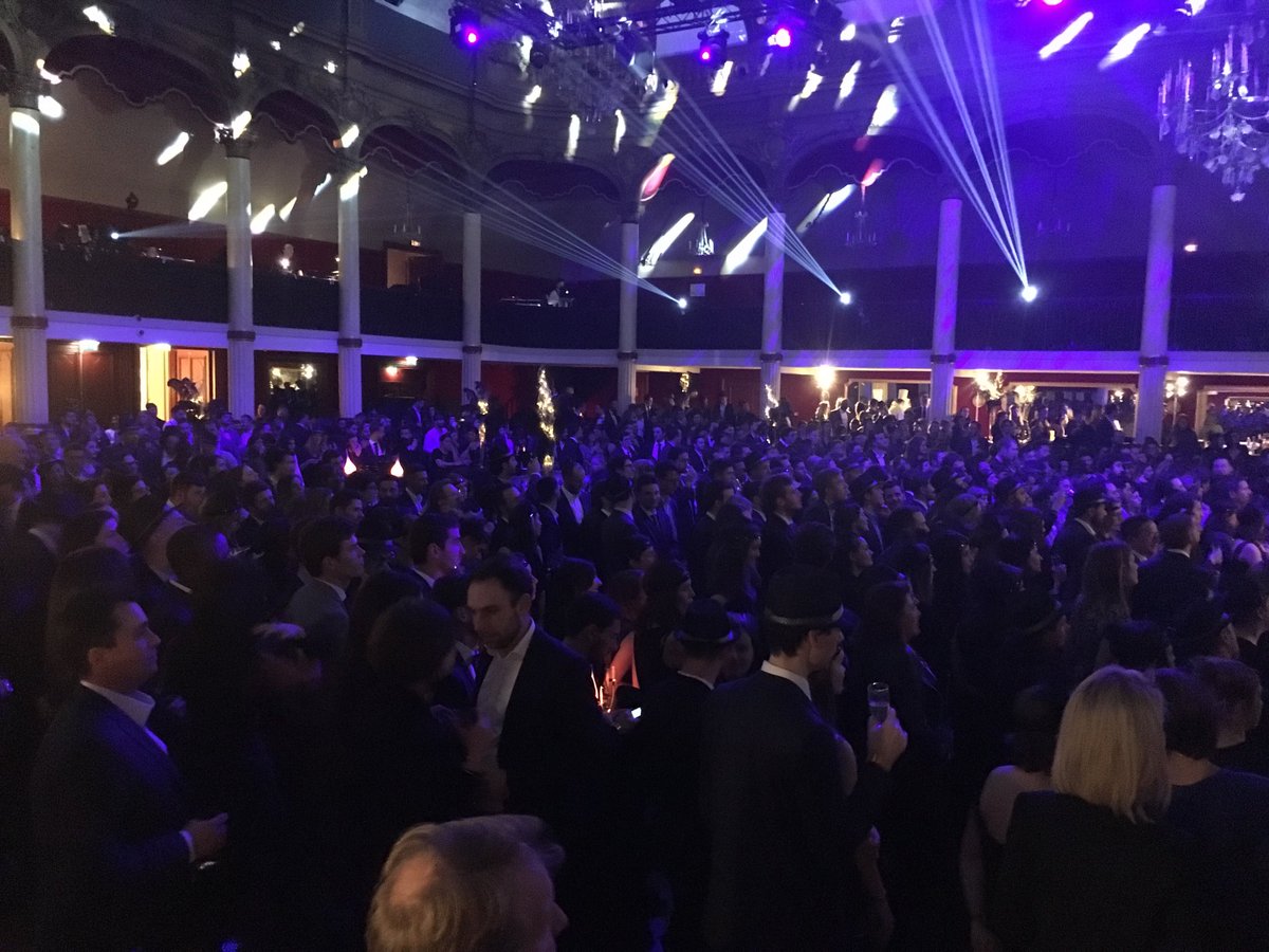 Lecerf_St's tweet photo. Magnifique soirée ⁦@michaelpagefr⁩ ⁦@PagePersonnel⁩ 2018 année de tous les records #makeadifference #workasateam ⁦@isabellebastide⁩ https://t.co/K8MjWglfFd