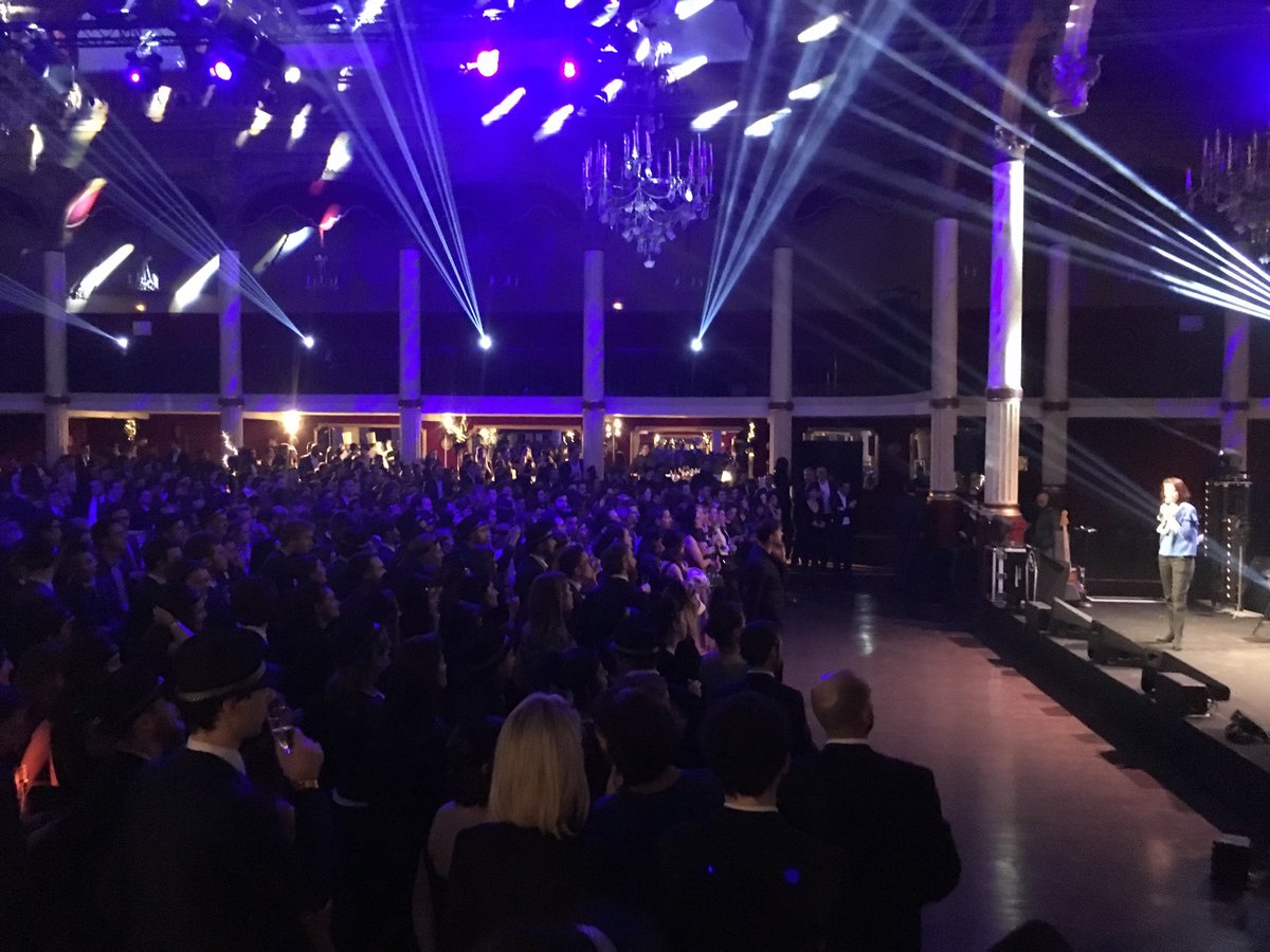 Lecerf_St's tweet photo. Magnifique soirée ⁦@michaelpagefr⁩ ⁦@PagePersonnel⁩ 2018 année de tous les records #makeadifference #workasateam ⁦@isabellebastide⁩ https://t.co/K8MjWglfFd