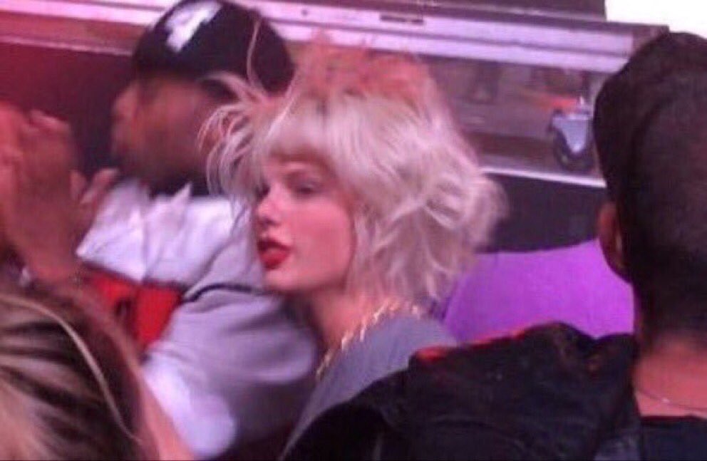 mer___girl's tweet photo. #SwiftieSelcaDay why don’t we ever get a day? #swiftieandproud @taylorswift13 https://t.co/PLkyhQYvv5