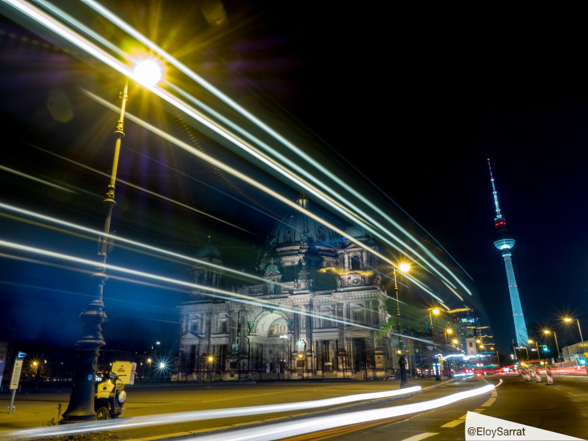 eloysarrat's tweet photo. Amazing city, Berlin.
#berlin #night #nightshoot #lighttrail #street #streetphotography #streetlines https://t.co/LNXL2M307f