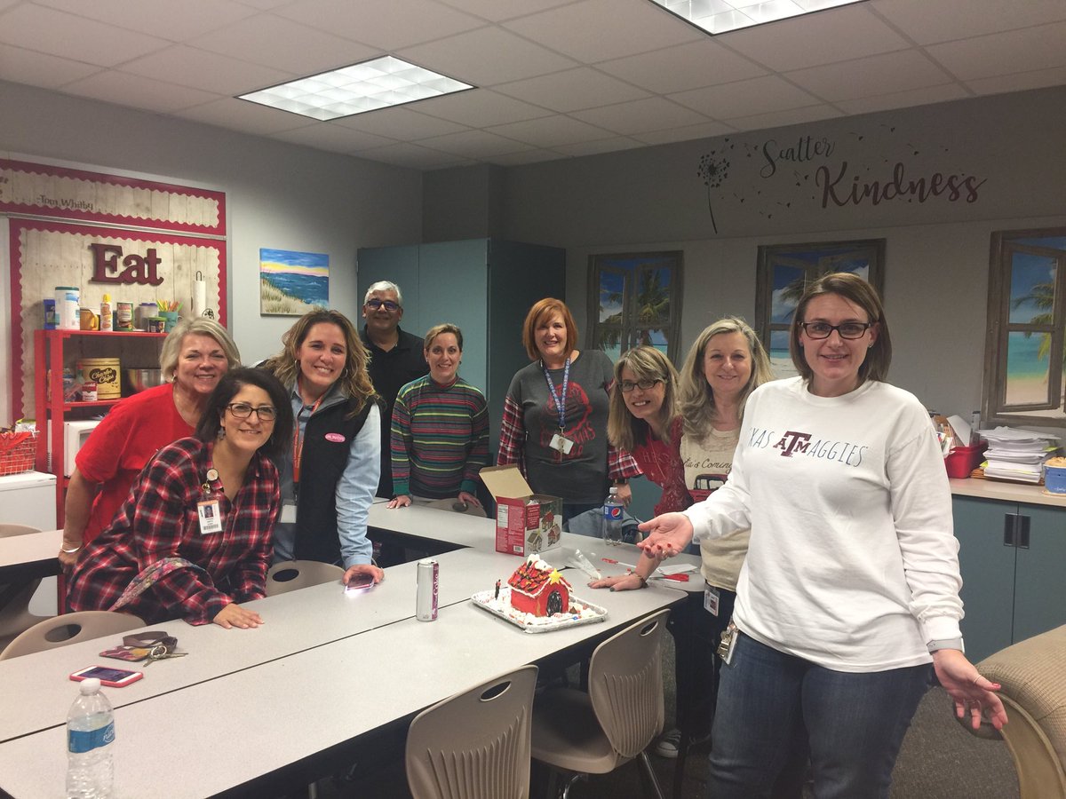 Making gingerbread houses with our teams!! #teamsundown